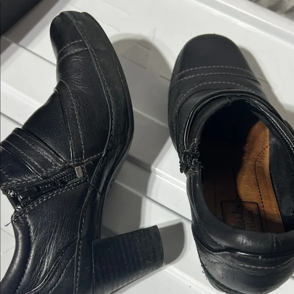 Clarks Black Leather Buckle Heels - Picture 8 of 11